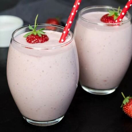 Creamy Low Carb Strawberry Milkshake